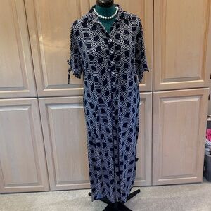 Chic Navy and White Geometric Maxi Dress